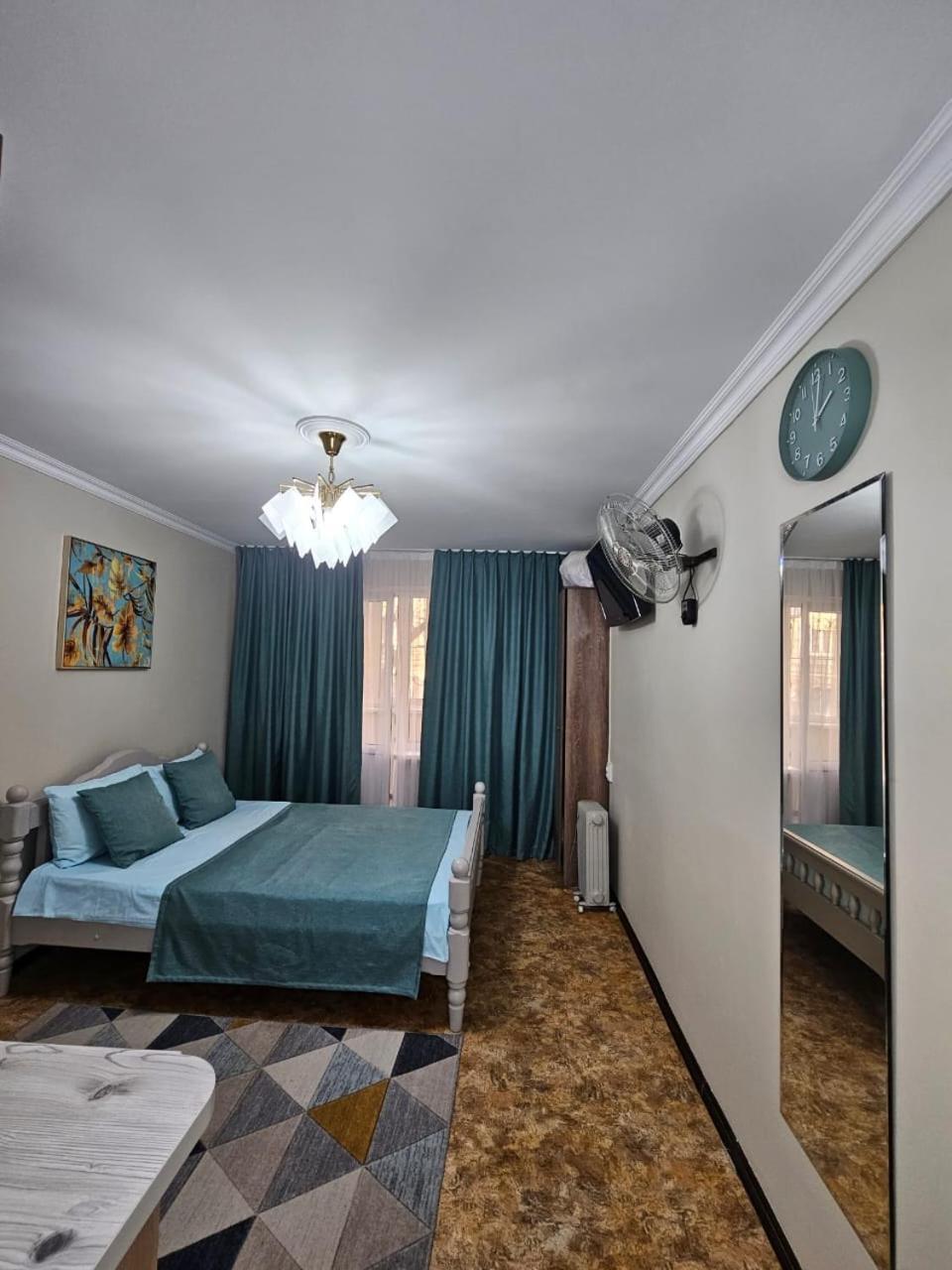 Апартаменты На Улице Клочкова, 128 Almaty Exterior photo
